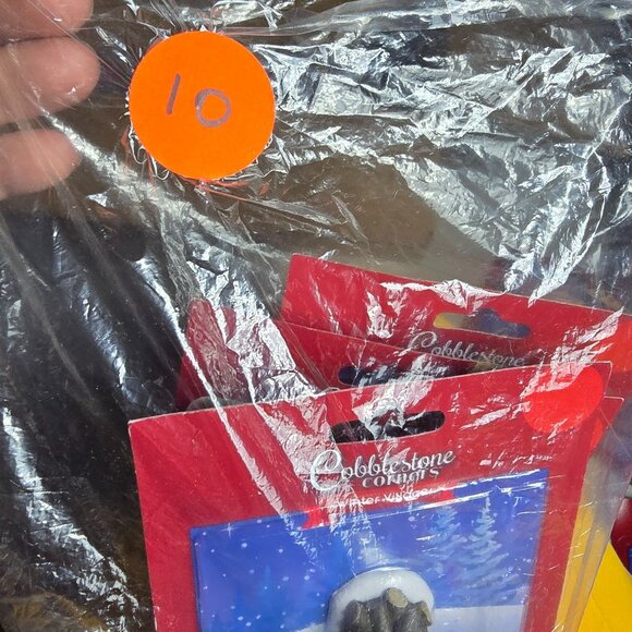 Cobblestone Corners Winter Christmas Village People Miniature Figurines Ski Spor - Picture 7 of 8